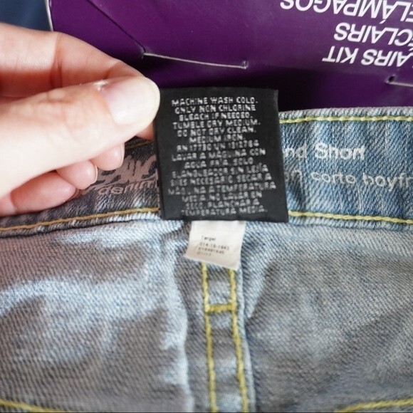 Mossimo sz 18 Distressed Boyfriend Shorts Light Wash - Picture 5 of 7